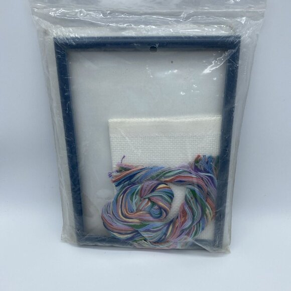 Golden Bee Counted Cross Stitch Kit Cat Floral Border 60345 Embroidery 7x5 NOS - Picture 4 of 9